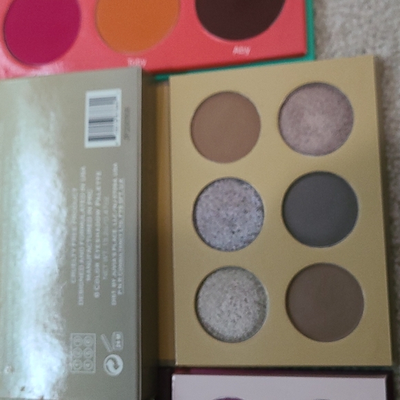 JUVIA'S PLACE EYESHADOW BUNDLE FOR SALE - Picture 7 of 8